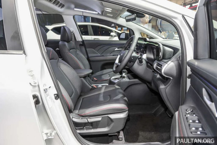 Về truyền động, Hyundai Stargazer X vẫn dùng loại 1.5L hút khí tự nhiên cho công suất 113 mã lực, mô-men xoắn 144 Nm.
