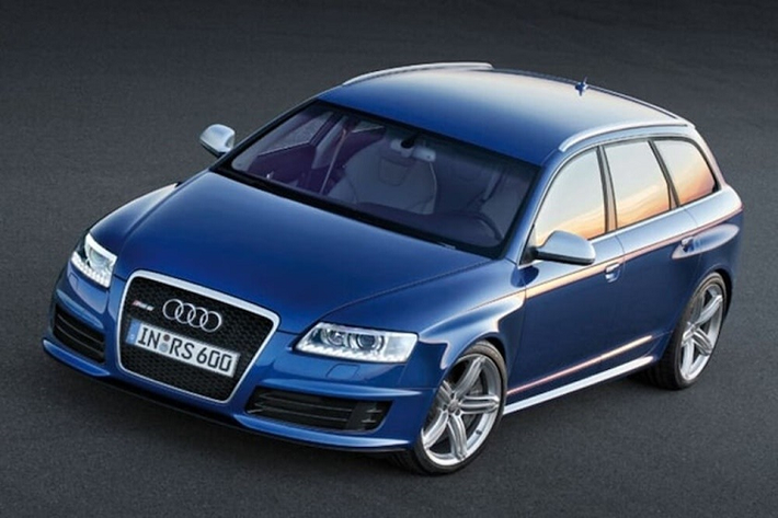 Audi RS6 (C6 4F) Thêm một mẫu xe nữa của Audi nằm trong top 7 ôtô dùng động cơ V10 tốt nhất, đó chính là RS6 với công nghệ tăng áp kép. Năm 2008, Audi RS6 được ra mắt với công suất cực đại 570 mã lực từ động cơ có dung tích 5.0L, gần giống với R8.