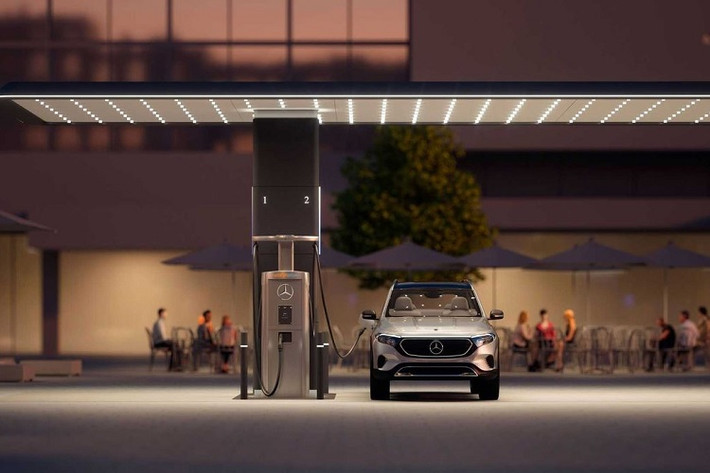 Mercedes-Benz nói rằng tất cả các thương hiệu xe hơi đều có thể sử dụng mạng lưới mới của họ, nhưng xe của hãng sẽ được ưu tiên khi đặt trước trạm sạc. Trên thực tế, công ty cho biết những chiếc xe điện tương thích sẽ có thể tự động đặt bộ sạc có sẵn thông qua hệ thống định vị mà người lái không cần phải làm bất cứ việc gì, ngoại trừ ra khỏi xe và cắm sạc.