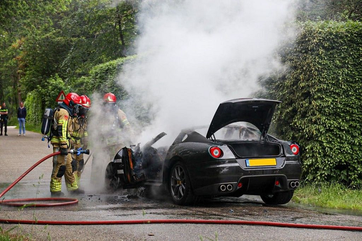Chiếc 599 GTB Fiorano trong bài thuộc đời 2009. Vào thời điểm đó giá xe Ferrari 599 GTB Fiorano khoảng 386.760 Euro (khoảng 9,7 tỷ đồng).