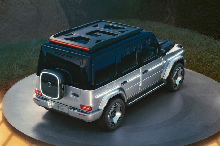 Ngoài các chế độ lái thông thường như Eco, Sport, Comfort, Mercedes-Benz EQG 2025 ra mắt vào năm sau sẽ được bổ sung thêm một số chế độ lái đặc biệt như Trail (đường mòn), Rock (đường đá) và Sand (đi trên cát) cùng chế độ leo dốc để đi địa hình với tốc độ được thiết lập từ trước.