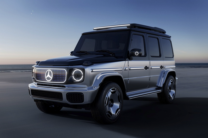 Tại Triển lãm Ô tô Munich 2023, Mercedes-Benz đã đem tới trưng bày phiên bản tiền sản xuất của EQG. Cùng với đó, thương hiệu Đức cho biết mẫu SUV thuần điện đầu bảng này sẽ chính thức được công bố ra mắt vào đầu năm 2024. Mercedes-Benz EQG 2025 mới không được phát triển dựa trên hệ thống khung gầm thuần điện như những mẫu xe khác thuộc dòng sản phẩm Mercedes-EQ mà sử dụng chính nền tảng của G-Class.
