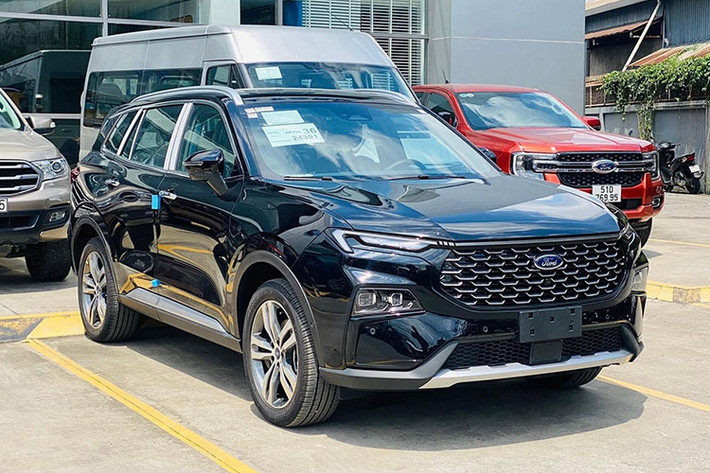 Bên cạnh Ford Territory Trend, đại lý này cũng còn có một chiếc xe khác cũng thuộc diện quà tặng, đang được rao bán tại đại lý ở miền bắc. Tuy nhiên, giá xe không được tư vấn bán hàng tiết lộ.