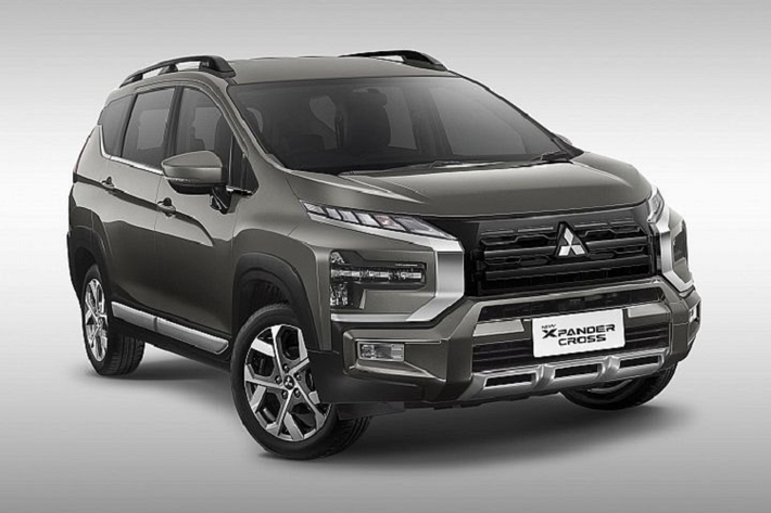 Xe được trang bị màn hình giải trí kích thước 9 inch mới, bổ sung phanh tay điện tử. Xpander Cross 2023 vẫn sử dụng động cơ 4 xy-lanh 1.5L, cho công suất 103 mã lực và mô-men xoắn 141 Nm giống như phiên bản cũ.
