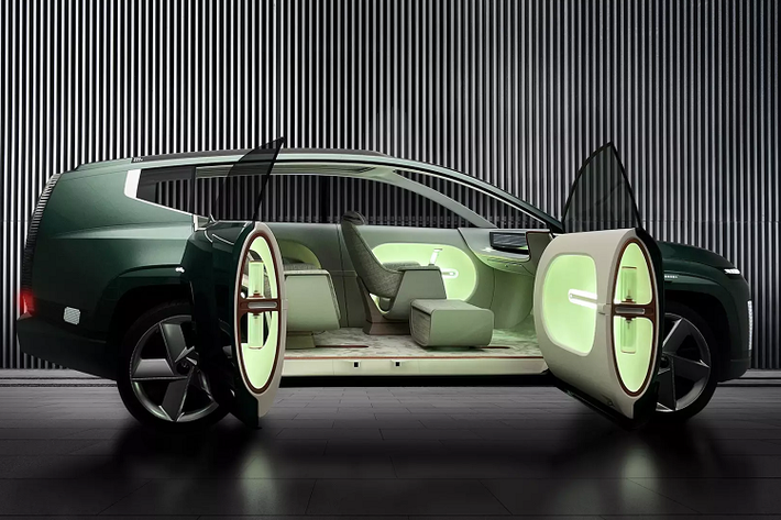 Seven Concept của Hyundai được phát triển dựa trên nền tảng mô-đun điện-toàn cầu (E-GMP) tương tự của Hyundai như Ioniq 5, Ioniq 6, và cả Genesis GV60 và Kia EV6.