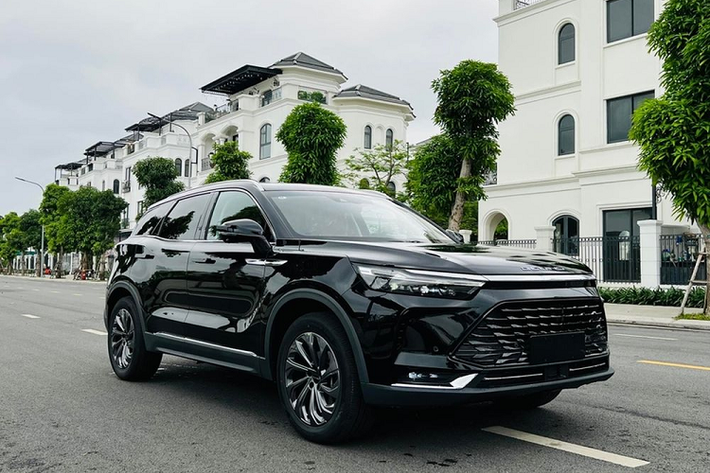 Theo tìm hiểu tại một đại lý BAIC tại Việt Nam, mẫu xe Beijing X7 đang được áp dụng chương trình giảm giá mạnh nhất từ trước đến nay. Đây là lần giảm giá thứ 3 trong năm nay của mẫu SUV này. Theo đó, giá xe Beijing X7 Premium (bản cao cấp nhất) hiện đang được bán với mức 678 triệu đồng, giảm 20 triệu đồng.