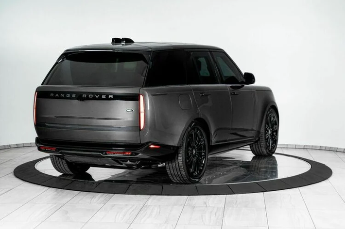 Tất nhiên, Inkas sẽ cung cấp gói bọc thép trên tất cả các biến thể của Range Rover với các cấu hình bốn, năm hoặc bảy chỗ. Hiện mức giá xe Range Rover 2023 chống đạn chưa được công bố.