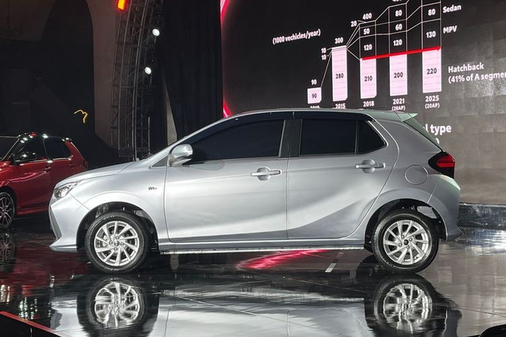Đáng tiếc là trong sự kiện ra mắt toàn cầu, hãng Toyota chưa công bố thông số cụ thể của Wigo thế hệ mới. Chỉ thấy rằng, mẫu xe này đã được áp dụng thiết kế mới, theo phong cách thể thao hơn. Đặc biệt, Toyota Wigo 2023 còn có thêm phiên bản GR Sport mới.