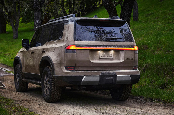 Tại thời điểm ra mắt, mẫu xe SUV hạng sang Lexus GX 2024 hiện mới chỉ được cung cấp một động cơ nhưng Lexus hứa hẹn sẽ có một hệ thống truyền động hybrid sẽ được giới thiệu trong tương lai gần.