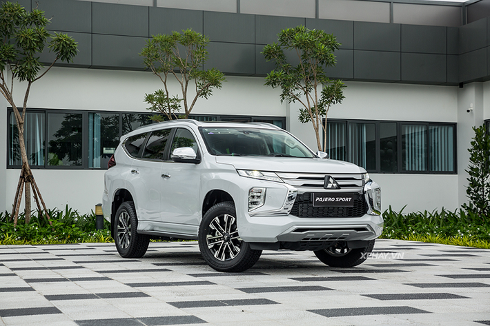 Mitsubishi Pajero Sport: 8 xe Không nằm ngoài bối cảnh thị trường, đầu năm, chiếc SUV nhà Mitsubishi đã ghi nhận doanh số đầy “khiêm tốn” với chỉ 8 chiếc xe bàn giao tới khách hàng.
