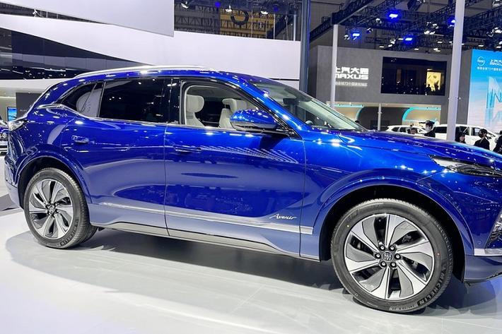 Ngoài ra, Buick Electra E5 còn được trang bị chip Qualcomm Snapdragon 8155 có công nghệ 5G, hệ thống hỗ trợ lái siêu tốc Super Cruise thế hệ mới, làm mới xe song song OTA đa mô-đun, màn hình HUD màu 12,6 inch hệ thống.