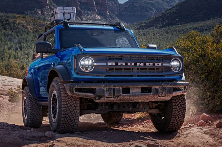Mức giá Ford Bronco tại Trung Quốc sẽ rẻ hơn đáng kể so với xe nhập khẩu từ Mỹ có giá khoảng 96.233 - 164.971 USD (khoảng 2,34 – 4 tỷ đồng). Bên cạnh Bronco, Jiangling Ford cũng sản xuất Ford Ranger, khiến mẫu xe này có giá cả phải chăng hơn tại thị trường tỷ dân.