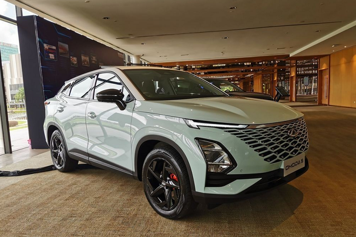 Vào hồi tháng 11/2022, đã có tin đồn cho rằng Chery OMODA 5 tại Việt Nam sẽ có tổng cộng 3 phiên bản với giá bán dao động từ 699 - 799 triệu đồng. Nếu giá bán này là chính xác thì Chery OMODA 5 2023 sẽ đắt hơn những đối thủ cùng phân khúc như Kia Seltos (649 - 749 triệu đồng), MG ZS (528 - 628 triệu đồng) và Hyundai Creta (640 - 740 triệu đồng).