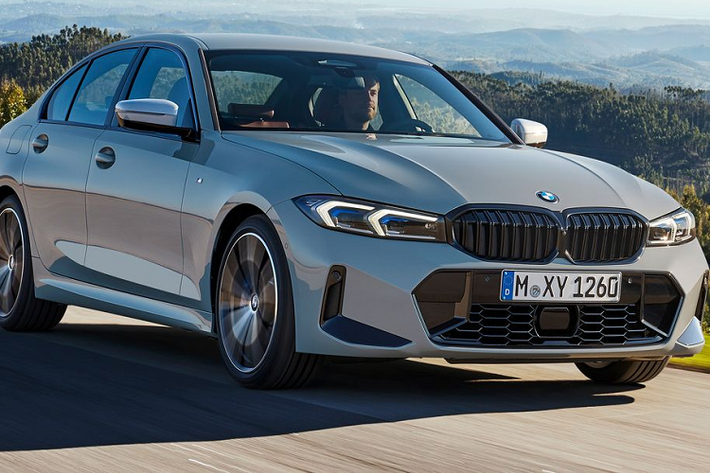 Trong đó, BMW 3-Series lắp ráp có giá từ 1,399 - 1,719 tỷ đồng. Con số tương ứng của BMW 5-Series lắp ráp là 2,139 - 2,639 tỷ đồng. BMW X3 lắp ráp lại có giá từ 1,799 - 2,439 tỷ đồng. Cuối cùng là BMW X5 lắp ráp với giá từ 4,019 - 4,169 tỷ đồng.