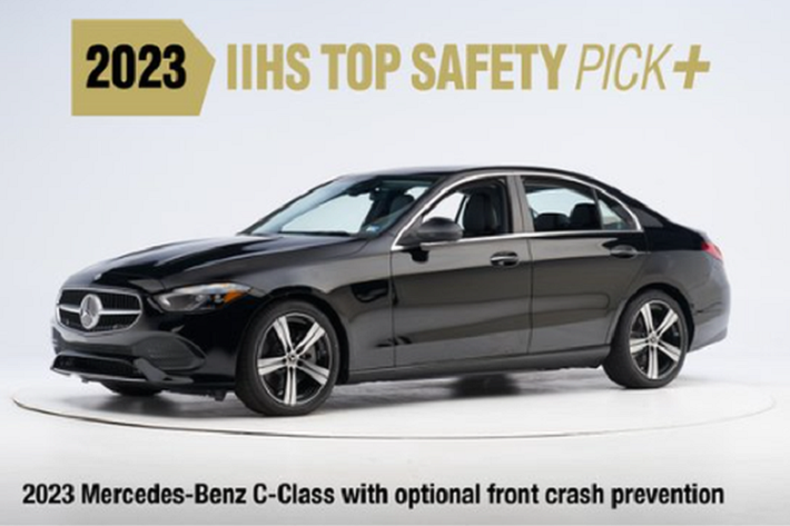 Đối với các mẫu xe năm 2023 như Mercedes-Benz C-Class mới, Viện Bảo hiểm An toàn Đường cao tốc Mỹ (IIHS) đã áp dụng các tiêu chuẩn an toàn mới cho các giải thưởng Top Safety Pick+ và Top Safety Pick, bao gồm gia tăng độ khó của bài kiểm tra khả năng bảo vệ tác động bên hông, công nghệ phòng ngừa va chạm và tiêu chuẩn đèn pha.