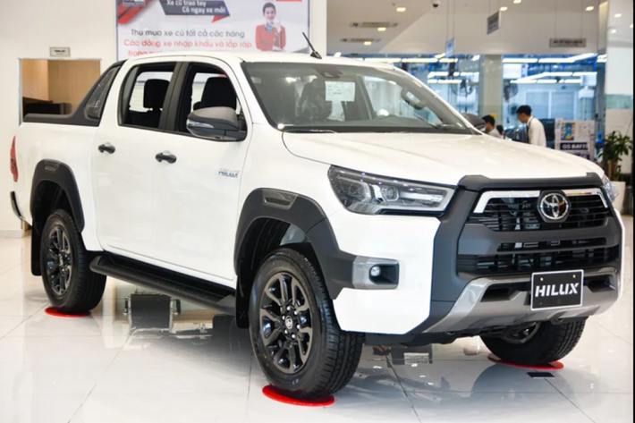 Ngoài ra, trong 20 chiếc cập cảng đợt này, không có phiên bản số sàn và những xe này chủ yếu dùng động cơ 2.4L đi kèm hộp số tự động và hệ thống dẫn động cầu sau.