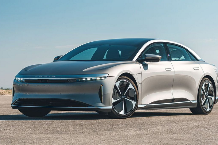 Lucid Motors Lucid được thành lập vào năm 2007 dưới tên gọi Atieva bởi Sam Weng - cựu phó Chủ tịch Tesla Motors , Bernard Tse - nhà đồng sáng lập Astoria Networks và nhà phát minh Sheaupyng Lin. Ban đầu hãng chỉ tập trung vào việc chế tạo pin xe điện và hệ thống truyền động cho các nhà sản xuất xe khác.