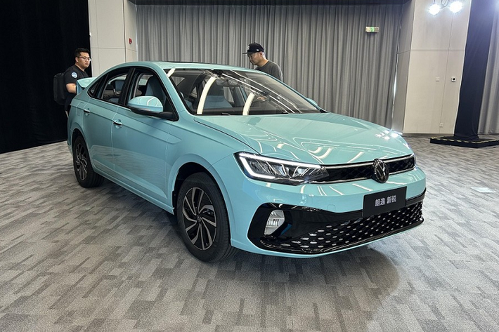 Volkswagen là một trong những thương hiệu xe nước ngoài thành công nhất ở thị trường Trung Quốc nhờ dàn sản phẩm SUV và sedan đa dạng. Để tăng cường sức cạnh tranh tại thị trường tỷ dân này, hãng đã tung ra một mẫu sedan cỡ nhỏ và giá rẻ mới mang tên Volkswagen Lavida XR 2023 mới.