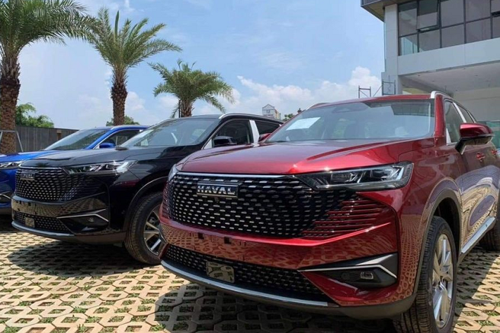 Haval H6 Hybird 2023 được trang bị động cơ xăng 1.5L Turbo kết hợp motor điện sinh ra tổng công suất cực đại 243 PS (tương đương 240 mã lực) và mô men xoắn cực đại 530 Nm, kèm hộp số tự động 7 cấp ly hợp kép, hệ dẫn động cầu trước và 4 chế độ lái (Tiêu chuẩn, Thể thao, Tiết kiệm và Đường trơn trượt). Theo công bố của hãng, H6 có mức tiêu thụ nhiên liệu trung bình khoảng 5,5 lít xăng/100 km.