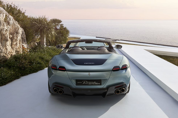 Mức giá xe Ferrari Roma Spider 2024 không được nhắc đến, nhưng ước tính sẽ từ 280.000 USD, đắt hơn khoảng 40.000 USD so với chiếc Coupe bản tiêu chuẩn. Hiện, Ferrari không công bố thời gian phân phối cụ thể nhưng có thể những chiếc Roma Spider 2024 sẽ được bán từ cuối năm nay.