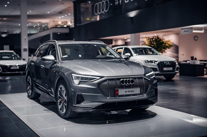 Cả 2 mẫu xe điện Audi RS6 e-tron và A6 e-tron đều được phát triển dựa trên nền tảng PPE của tập đoàn mẹ Volkswagen. Trong đó, Audi A6 e-tron được thiết lập để có dung lượng pin 100 kWh, phạm vi hoạt động lên đến 700 km và khả năng tăng tốc từ 0-100 km/h trong vòng chưa đầy 4 giây.