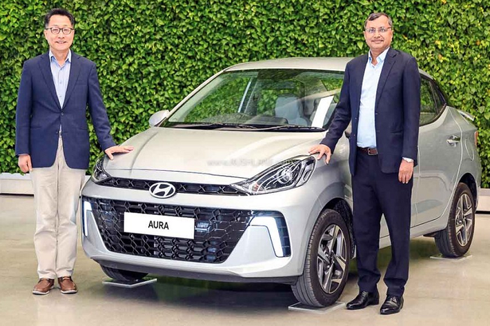 Vào hôm 23/1/2023 vừa qua, hãng Hyundai đã chính thức tung ra phiên bản nâng cấp của dòng sedan giá rẻ Aura ở thị trường Ấn Độ. Aura trên thực tế chính là phiên bản sedan của dòng xe Hyundai Grand i10 2023 mới.