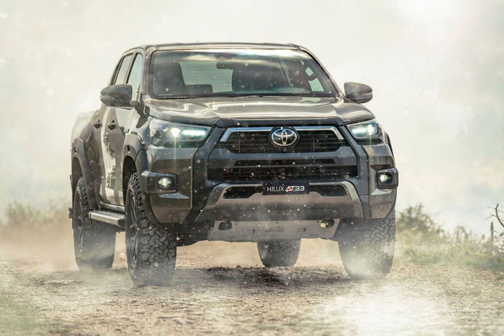 Vì vậy có thể dự đoán mẫu xe bán tải Hilux REVO 2023 sẽ sử dụng động cơ diesel 2.8L DOHC 16v cho công suất tối đa 204 mã lực tại 3.400 v/ph và mô-men xoắn cực đại 500 Nm từ 1.600 – 2.800 v/ph. Đi kèm có thể là hộp số sàn 6 cấp hoặc hộp số tự động 6 cấp.