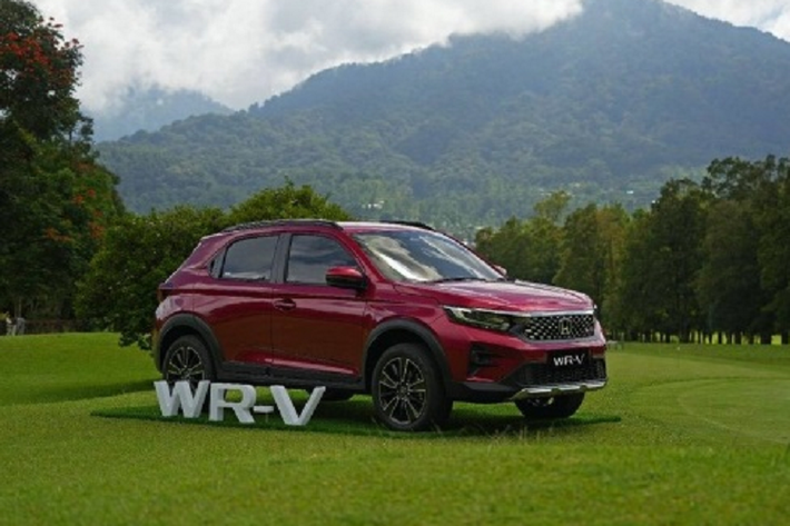 Về trang bị vận hành, Honda WR-V chưa chắc đã được trang bị động cơ giống ở thị trường Indonesia. Hiện tại xe đang sử dụng động cơ DOHC i-VTEC Euro 4 1.5L hút khí tự nhiên, sản sinh công suất 121 mã lực tại 6.600 vòng/ phút và mô-men xoắn 145 Nm tại 4.300 vòng / phút, kết hợp hộp số CVT và dẫn động cầu trước.