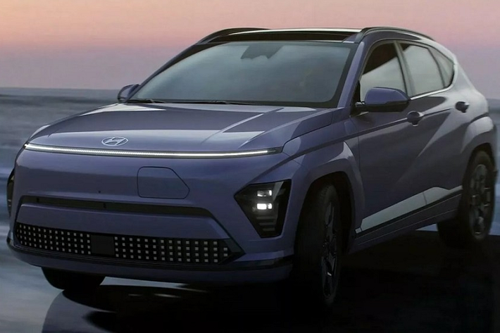 Hyundai Kona thế hệ mới đã chính thức trình làng tại thị trường Hàn Quốc vào hồi tháng 12 năm ngoái. Ở thế hệ mới, xe có 4 phiên bản, bao gồm cả Hyundai Kona thuần điện. Mãi đến nay, hãng xe Hàn Quốc mới công bố hình ảnh chi tiết của Hyundai Kona Electric 2024 mới.