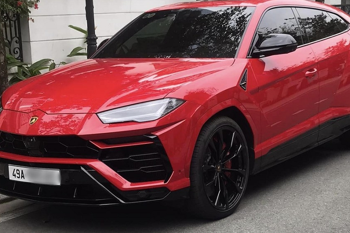 Trong đó, siêu SUV Lamborghini Urus Performante chính là phiên bản hiệu suất cao của dòng xe Lamborghini Urus khá thịnh hành ở trong nước, còn Lamborghini Urus S là phiên bản nâng cấp giữa vòng đời của siêu xe gầm cao máy thoáng nhà Lamborghini.
