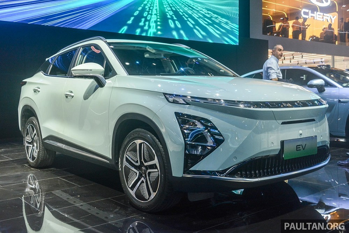 Mô-tơ điện này kết hợp với 2 loại pin có dung lượng 41 kWh và 61 kWh. Nhờ đó, xe có thể chạy 300 km và 450 km sau khi sạc đầy pin. Thời gian sạc pin 61 kWh từ mức 20% lên 80% với sạc nhanh DC là 35 phút. Bên cạnh đó, mẫu SUV thuần điện này còn được trang bị công nghệ sạc hai chiều V2L để cung cấp điện cho các thiết bị bên ngoài xe.