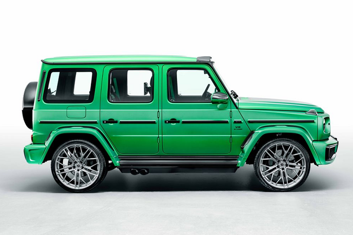 Logo Mercedes-Benz đã được thay thế bằng biểu tượng hình chữ H của hãng độ. Bên cạnh đó, xe cũng được trang bị bộ bodykit hoàn toàn mới bao gồm cản trước/sau và chắn bùn bằng carbon.
