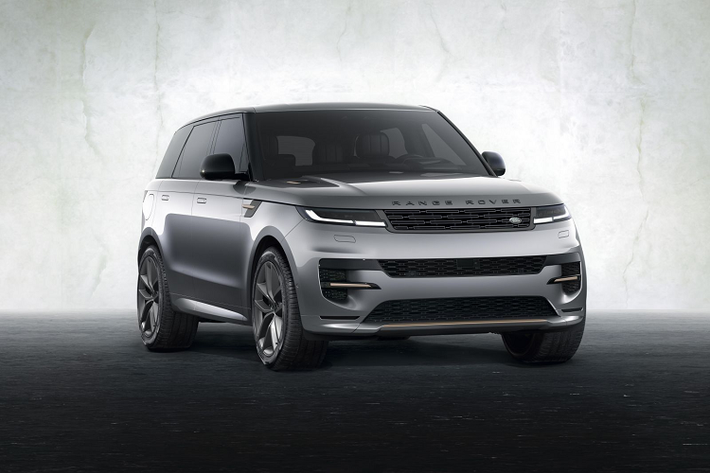 Range Rover Sport 2023 mới sẽ chính thức được giới thiệu đến khách hàng Việt Nam vào ngày 3/3/2023 tới đây. Giá bán khởi điểm của mẫu SUV này là 7,499 tỷ đồng và bản cao cấp nhất có giá lên tới 8,399 tỷ đồng.