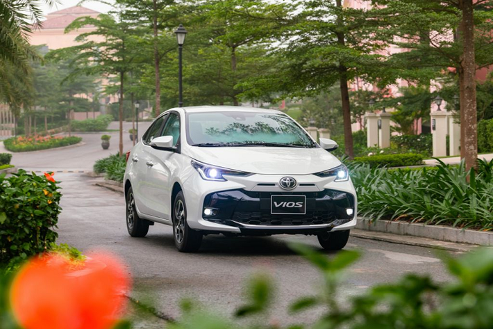 Đứng ở vị trí thứ 10 là Toyota Vios với 695 xe bàn giao tới tay khách hàng. Dù được tặng nhiều ưu đãi và phụ kiện trong tháng 4 nhưng doanh số của Vios vẫn khá hẩm hiu. Từ tháng 5 này, khách hàng có thể đặt mua Vios 2023 với nhiều trang bị được nâng cấp nhưng giá bán vẫn không thay đổi nhiều.