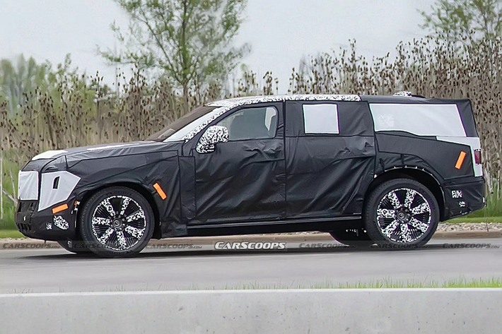 Với kích thước và vị thế vốn có của Escalade, Cadillac hy vọng mẫu xe này sẽ đạt được nhiều thành tựu có cùng nền tảng như Chevrolet Silverado và GMC Hummer.