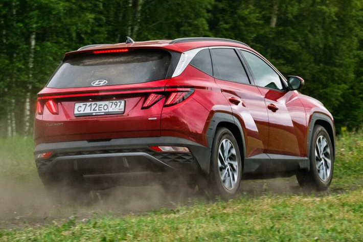 Giá xe Hyundai Tucson 2023 bản tiêu chuẩn bán ra từ 34.900 AUD (tương đương 571 triệu đồng). Khách mua phiên bản này có thể bổ sung gói tùy chọn ngoại thất N-line với giá 4.000 AUD (khoảng 65 triệu đồng).