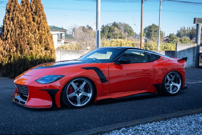Nissan Z VeilSide FFZ400 độ là dự án hợp tác của VeilSide cùng diễn viên Sung Kang đã trình làng trong khuôn khổ Tokyo Auto Salon 2023. Theo đó, trong bộ phim, diễn viên Sung Kang sẽ hóa thân thành nhân vật Han Lue để thực hiện những phân cảnh ấn tượng bên cạnh chiếc Nissan Z VeilSide FFZ400.
