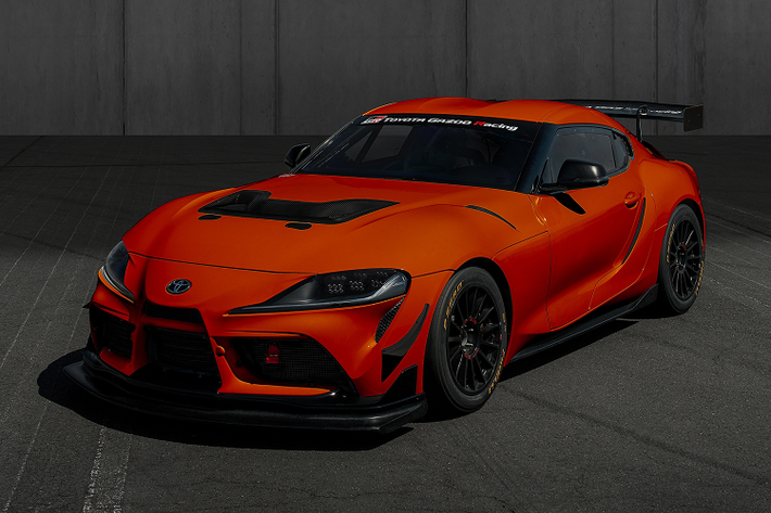 Vào tháng 3/2020, Toyota đã bàn giao xe đua Supra GT4 đầu tiên tại thị trường châu Âu. Khi đó, Toyota đã thực hiện 100 xe đua dành cho khách hàng tại Nhật Bản nhằm kỷ niệm cột mốc này. 100 xe Toyota GR Supra Plasma Orange 100 Editions bản thương mại lấy cảm hứng từ xe đua GR Supra GT4 EVO.