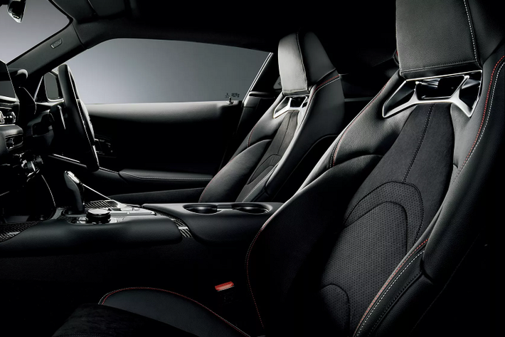 Toyota sẽ liên hệ các chủ nhân may mắn bắt đầu quá trình đặt hàng từ tháng 6, với mức khởi điểm 7,6 triệu Yên, tương đương 1,3 tỷ đồng. Dự kiến xe sẽ được bàn giao từ mùa Thu.
