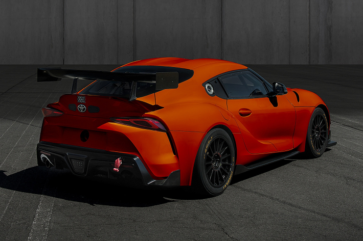 Mức giá xe Toyota GR Supra Plasma Orange Edition khởi điểm từ 56.000 USD và để sở hữu được chiếc xe này khách mua phải tham gia bốc thăm từ ngày 8/5 đến ngày 4/6 tại cửa hàng GR Garage ở Nhật.