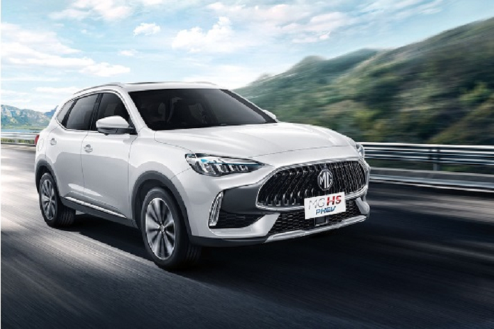 Sau gần một năm, MG HS lại chuẩn bị trở lại với những nâng cấp đáng giá cả về thiết kế lẫn trang bị. Theo các tư vấn bán hàng, MG HS 2023 mới sẽ ra mắt vào khoảng tháng 7/2023. Xe được nhập khẩu nguyên chiếc từ Thái Lan với 2 phiên bản. Giá xe dự kiến từ 750 triệu đồng.