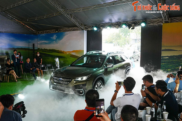 Ngày 21/4 vừa qua, mẫu xe Subaru Outback thế hệ thứ 6 (model 2020) đã ra mắt bản nâng cấp nhẹ giữa vòng đời năm 2023. Với lần nâng cấp nhẹ này, giá xe Subaru Outback 2023 tăng lên 2,099 tỷ đồng.