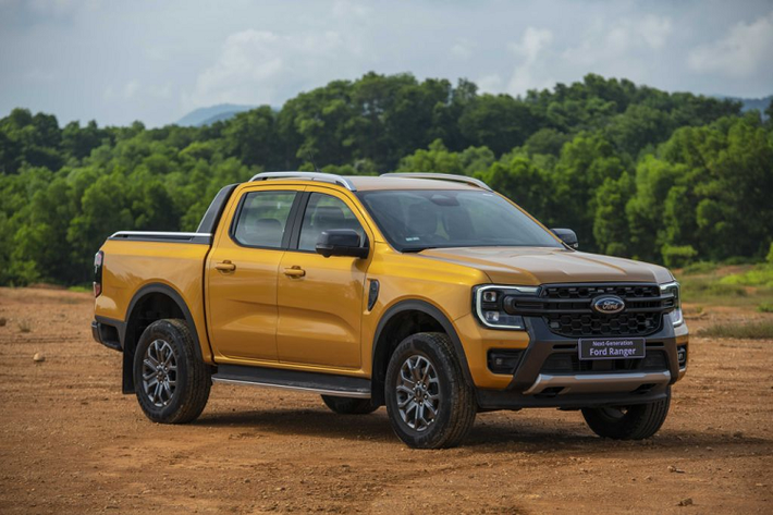 “Vua bán tải” Ford Ranger ghi nhận doanh số 15.537 chiếc. Cùng là con “gà đẻ trứng vàng” như Kia, Mazda đã đóng góp cho sự thành công của THACO trong năm 2022 với tổng doanh số 36.052 xe. Mẫu SUV CX-5 vẫn là sản phẩm chủ lực, “đại diện thương hiệu” cho mẫu xe Nhật Bản với 12.700 xe bàn giao đến khách hàng. Năm 2022, Honda cũng ghi nhận doanh số ấn tượng với tổng 30.654 xe bán ra. Trong đó mẫu sedan cỡ B City đã “cân team” khi đóng góp 1 nửa doanh số cho hãng đạt 14.696 xe. “Vua bán tải” Ford Ranger ghi nhận doanh số 15.537 chiếc, đã góp phần giúp Ford đạt tổng doanh số năm 2022 là 28.847 chiếc. Cùng với đó, việc ra mắt một loạt sản mới trong năm qua cũng giúp các xe của Ford phủ kín các phân khúc.