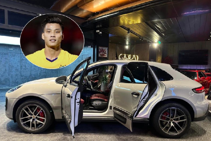 Nổi bật trong bài viết là những hình ảnh chiếc Porsche Macan và đoạn video giữa Phan Công Khanh với cầu thủ Vũ Văn Thanh. Dù không chính thức xác nhận, nhưng nhiều người vẫn nhận ra, Vũ Văn Thanh tậu Porsche Macan S.