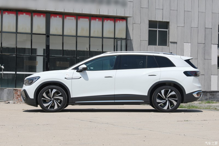 Thú vị còn nằm ở việc cùng lúc với việc ra mắt, 4 phiên bản xe Volkswagen ID.6 Crozz 2024 còn được chính thức tung ra chương trình khuyến mãi trong thời gian có hạn với giá tất cả các mẫu xe giảm 45.000 nhân dân tệ, tương đương 145 triệu đồng, nhờ đó, giá bán xe thấp nhất chỉ từ 213.900 nhân dân tệ, tương đương 688 triệu đồng. Ngoại hình của xe phần lớn không thay đổi.