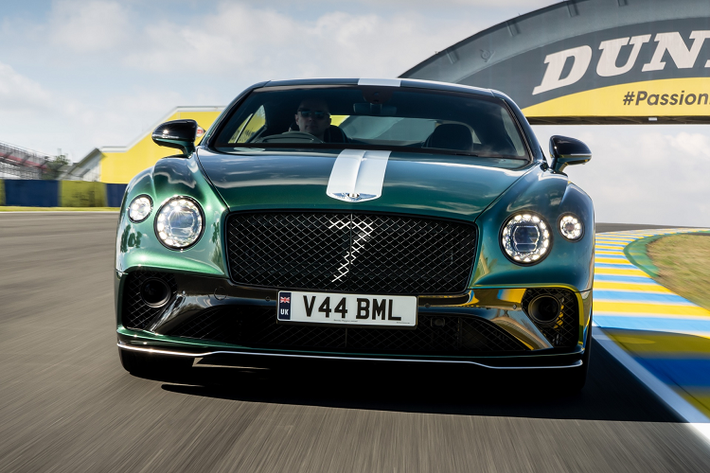 Bộ đôi Continental GT và GTC trong bộ sưu tập "Le Mans Collection" được trang bị bộ mâm 10 chấu kích thước 20 inch tông màu đen, kèm với cùm phanh màu đỏ và đĩa phanh carbon-ceramic.