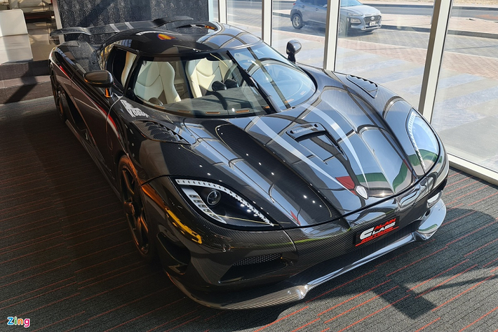 Alain Class Motors là showroom siêu xe nổi tiếng tại Dubai và toàn thế giới, nơi người dùng có thể mua được những siêu xe đắt giá và thuộc dạng hàng hiếm. Chiếc Koenigsegg Agera R đặc biệt đang xuất hiện tại đây là một ví dụ điển hình.