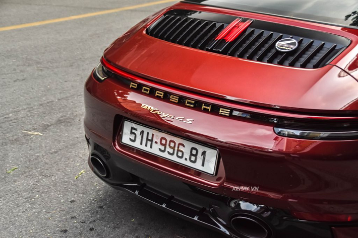 Cung cấp sức mạnh cho Porsche 911 Targa 4S Heritage Design là khối động cơ boxer tăng áp kép 3.0L 6 xi-lanh sản sinh công suất 444 mã lực và mô-men xoắn 530 Nm. Sức mạnh được truyền tới các bánh xe thông qua hộp số ly hợp kép 8 cấp giúp xe tăng tốc từ 0-100 km/h trong chưa đầy 3,6 giây (khi kích hoạt Launch Control), vận tốc tối đa đạt mức 304 km/giờ.
