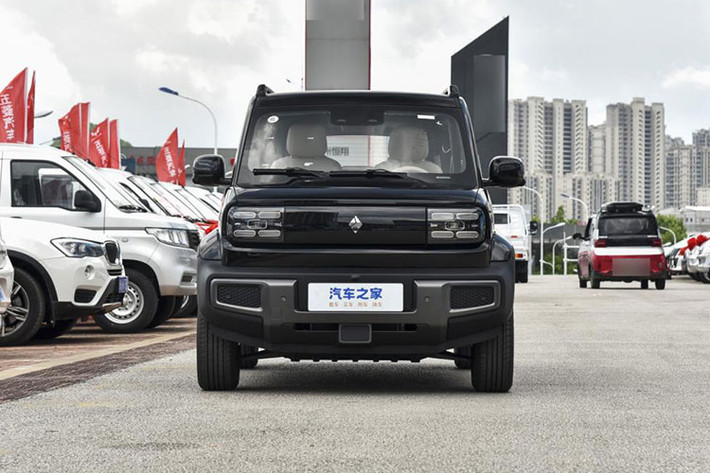 Đồng thời, xe được trang bị pin có dung lượng 28,1 kWh và phạm vi di chuyển theo chu trình thử nghiệm CLTC của Trung Quốc là 303 km