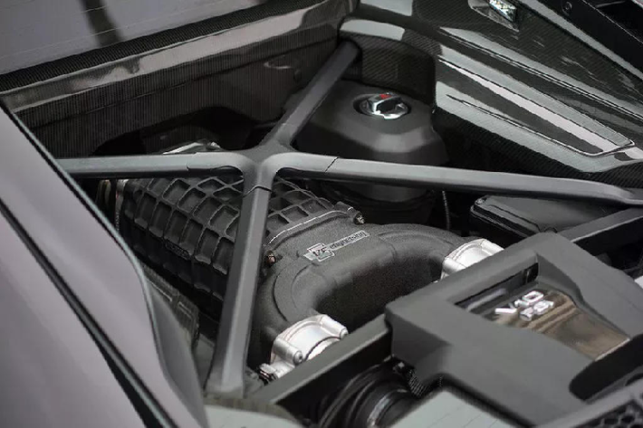 Tất cả các xe Audi R8 động cơ V10 dung tích 5.2L, sản xuất từ 2016 đến 2023, đều tương thích với bộ siêu nạp này. Ở trạng thái tiêu chuẩn, động cơ V10 dung tích 5.2L của Audi R8 có khả năng sản sinh lượng công suất từ 560 mã lực đến 602 mã lực và đạt mô-men xoắn từ 539 Nm đến 559 Nm, tùy theo đời xe. Sau khi lắp đặt bộ siêu nạp TVS2300, sức mạnh của xe sẽ tăng lên đến ngưỡng 805 mã lực và mô-men xoắn cực đại 827 Nm.